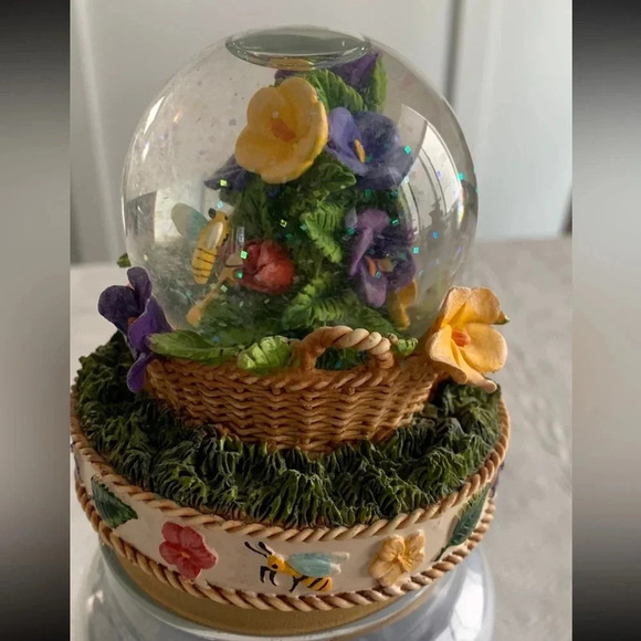 Yankee Candle Mountain Lake + Spring Globe Topper Basket Flowers 22oz Rare - Picture 5 of 12